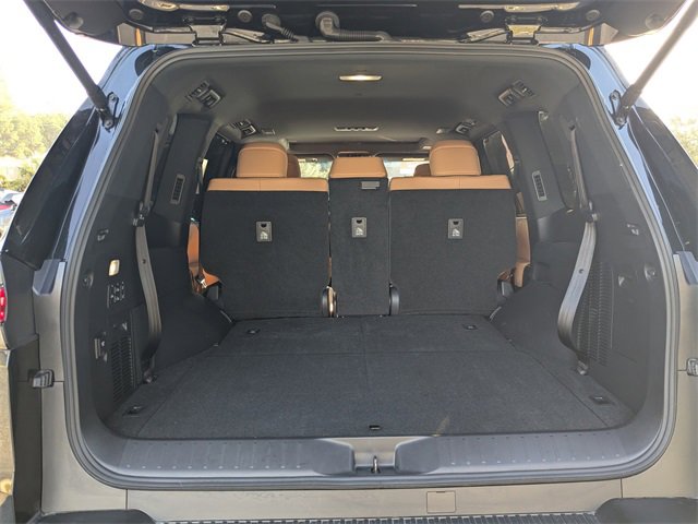 Used 2025 Lexus LX 600 4WD w/ Luxury Package image 7