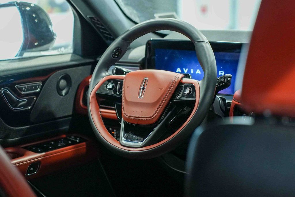 Used 2025 Lincoln Aviator Reserve w/ Jet Appearance Package image 24