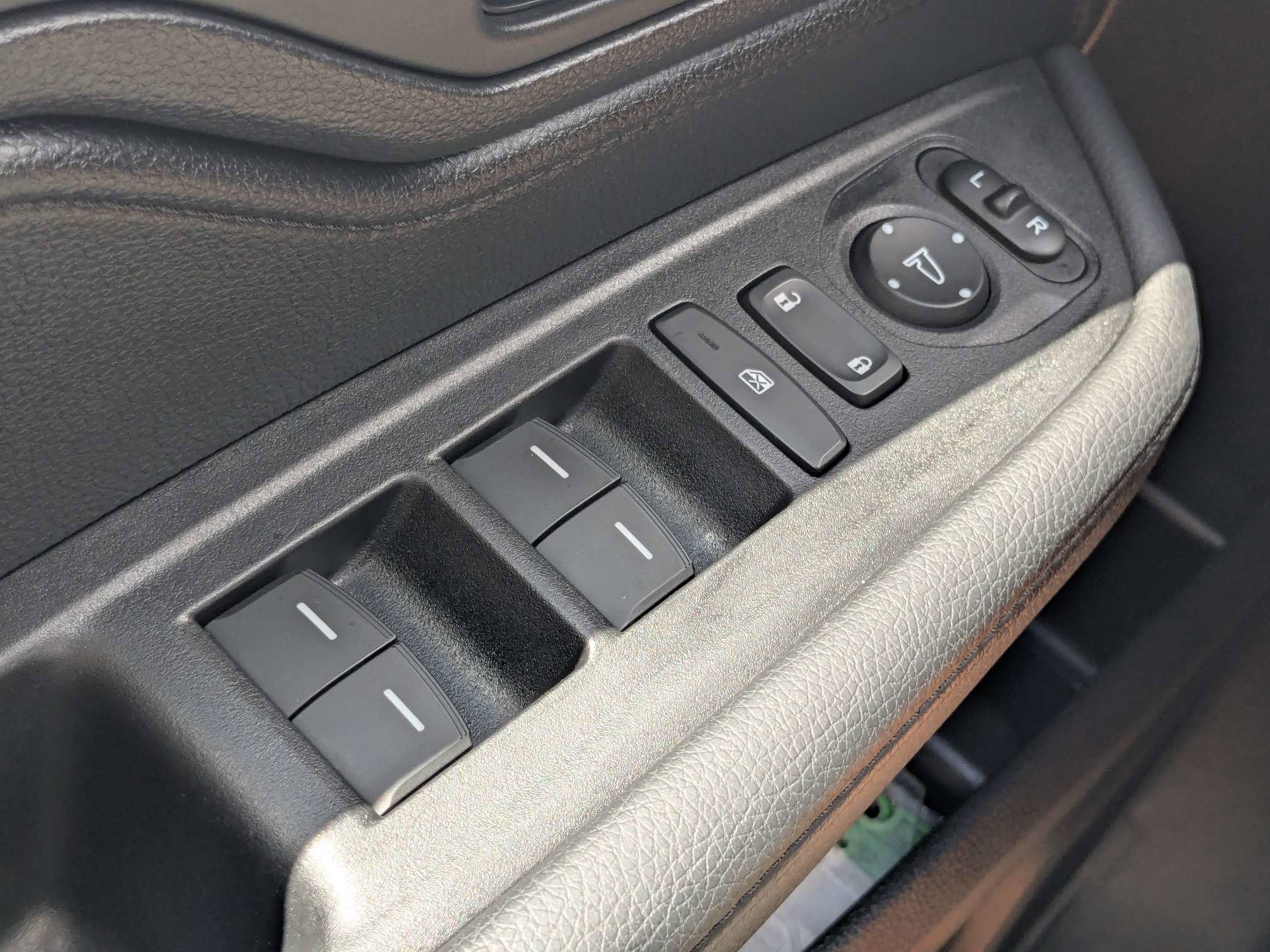 Used 2025 Honda Odyssey Sport-L image 37