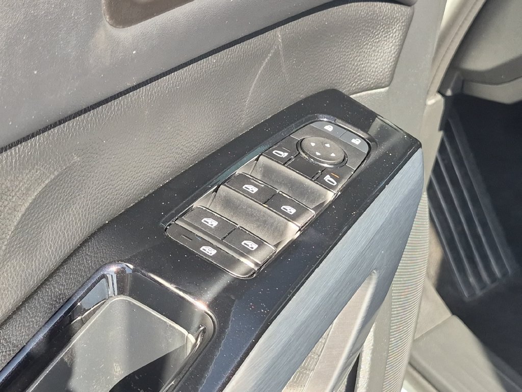 Used 2024 Nissan Pathfinder SL w/ Black Appearance Package FWD image 13