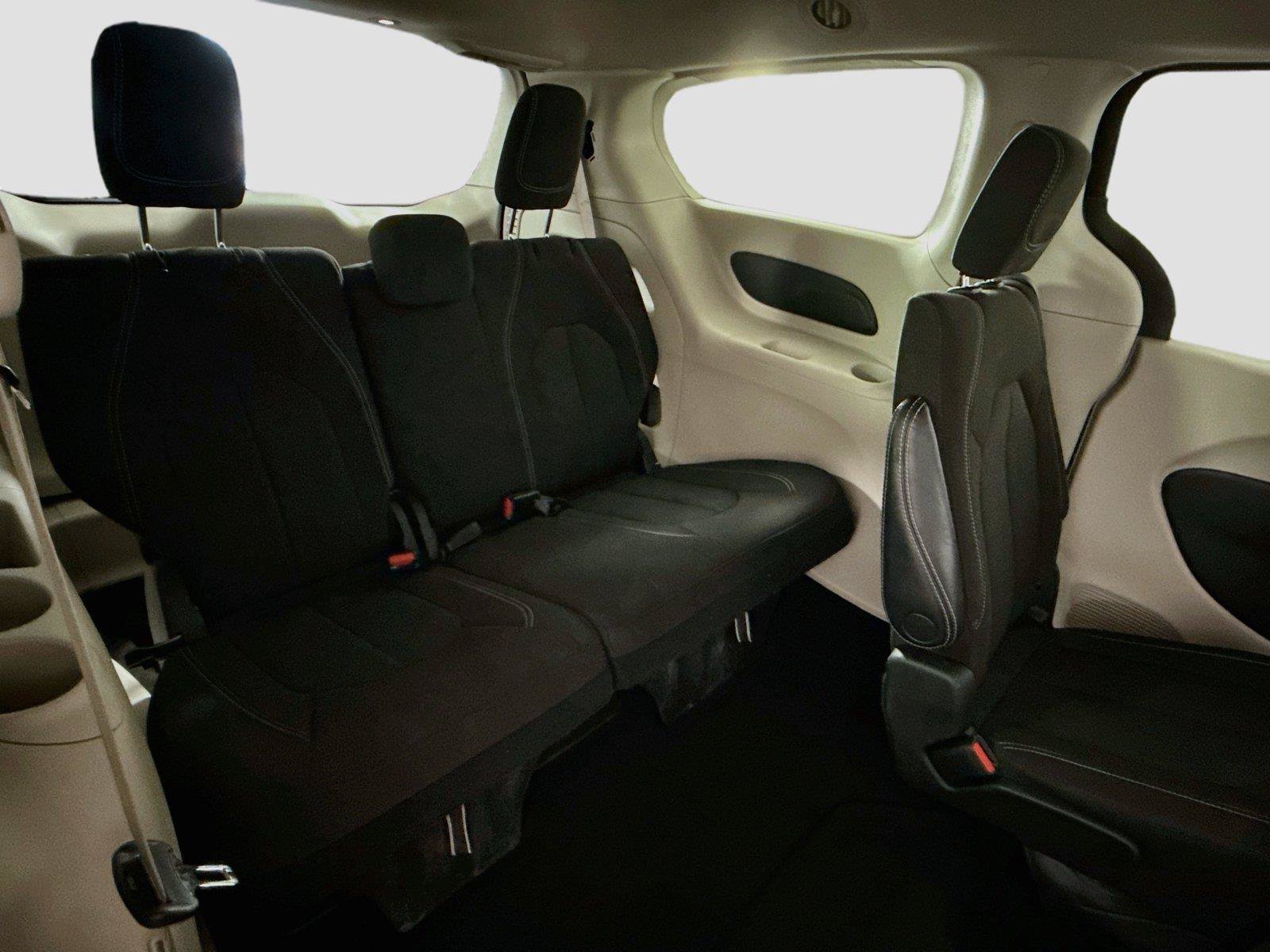 Used 2023 Chrysler Voyager LX FWD image 18