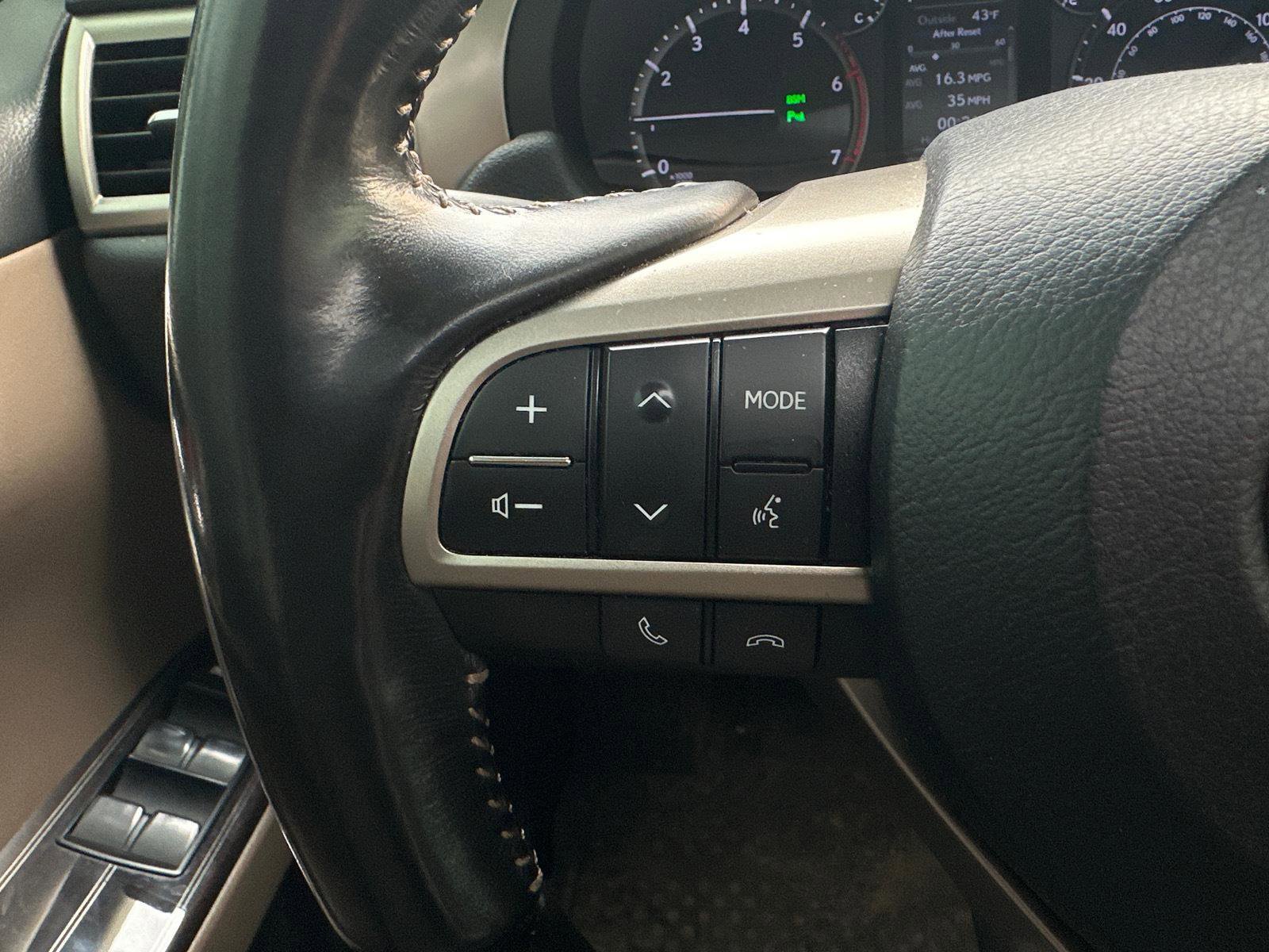 Used 2021 Lexus GX 460 Premium w/ Accessory Package image 24