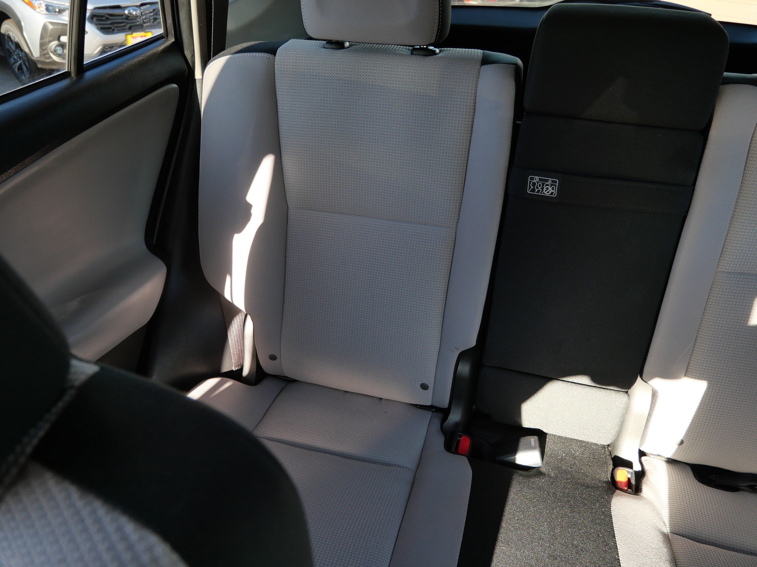 Used 2018 Toyota RAV4 LE AWD/4WD image 12