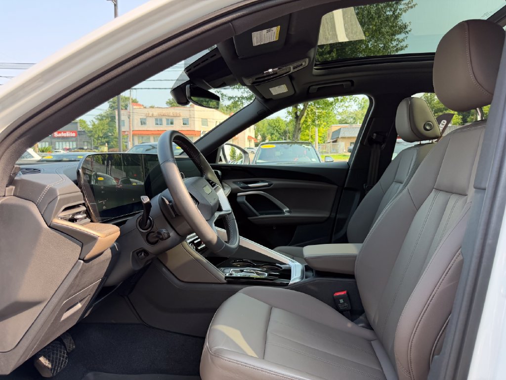 Certified 2025 Audi Q5 Premium w/ Convenience Package AWD/4WD image 18