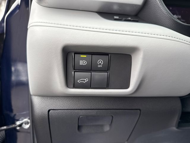 Used 2024 Toyota Highlander LE AWD/4WD image 20
