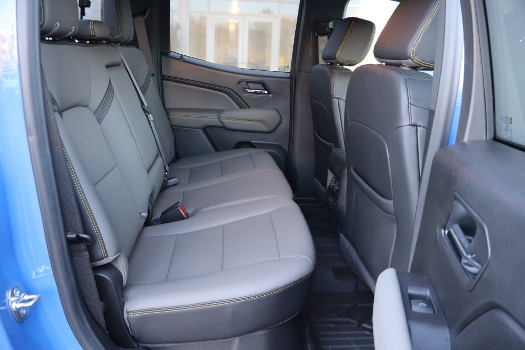 Used 2025 Chevrolet Colorado ZR2 w/ Technology Package AWD/4WD image 24