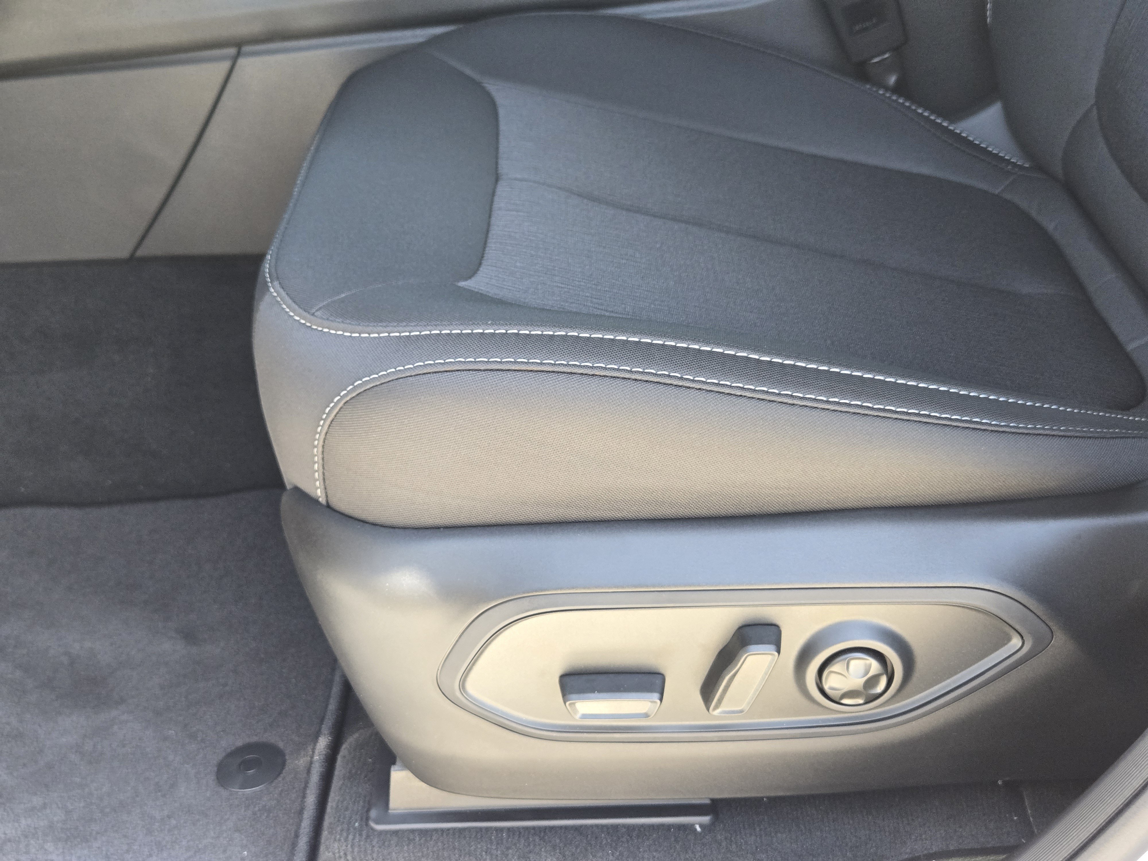 New 2026 Jeep Grand Cherokee Laredo AWD/4WD image 19