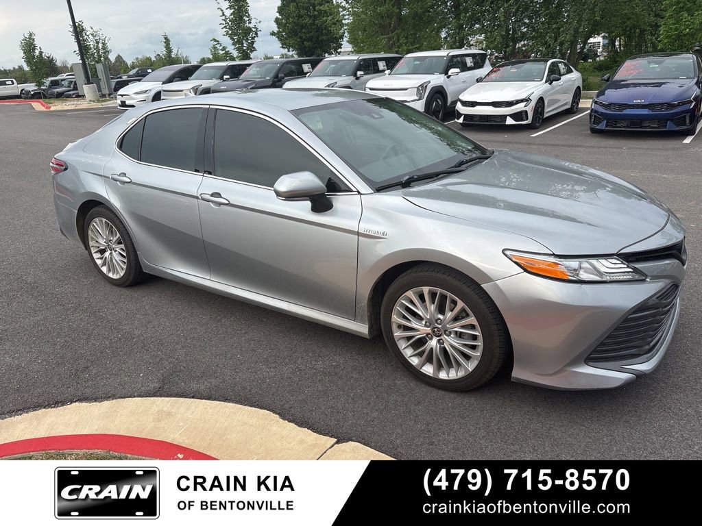 Used 2020 Toyota Camry XLE FWD image 3