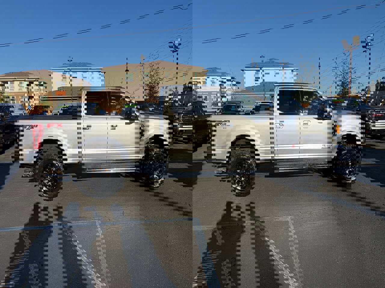 Used 2017 Ford F350 Lariat w/ Chrome Package image 4