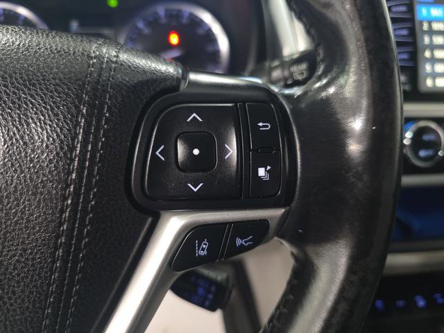 Used 2018 Toyota Highlander Limited AWD/4WD image 16