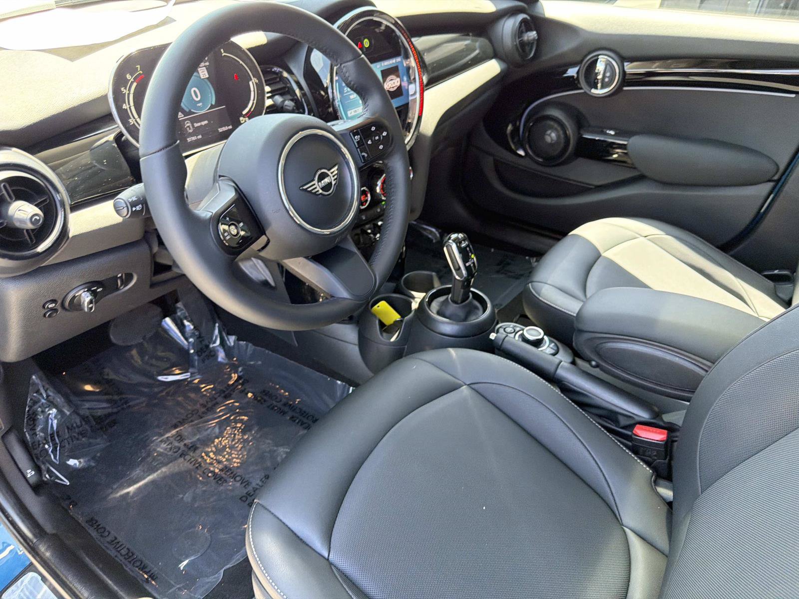 Used 2023 MINI Cooper 4-Door Hardtop w/ Premium Package FWD image 12