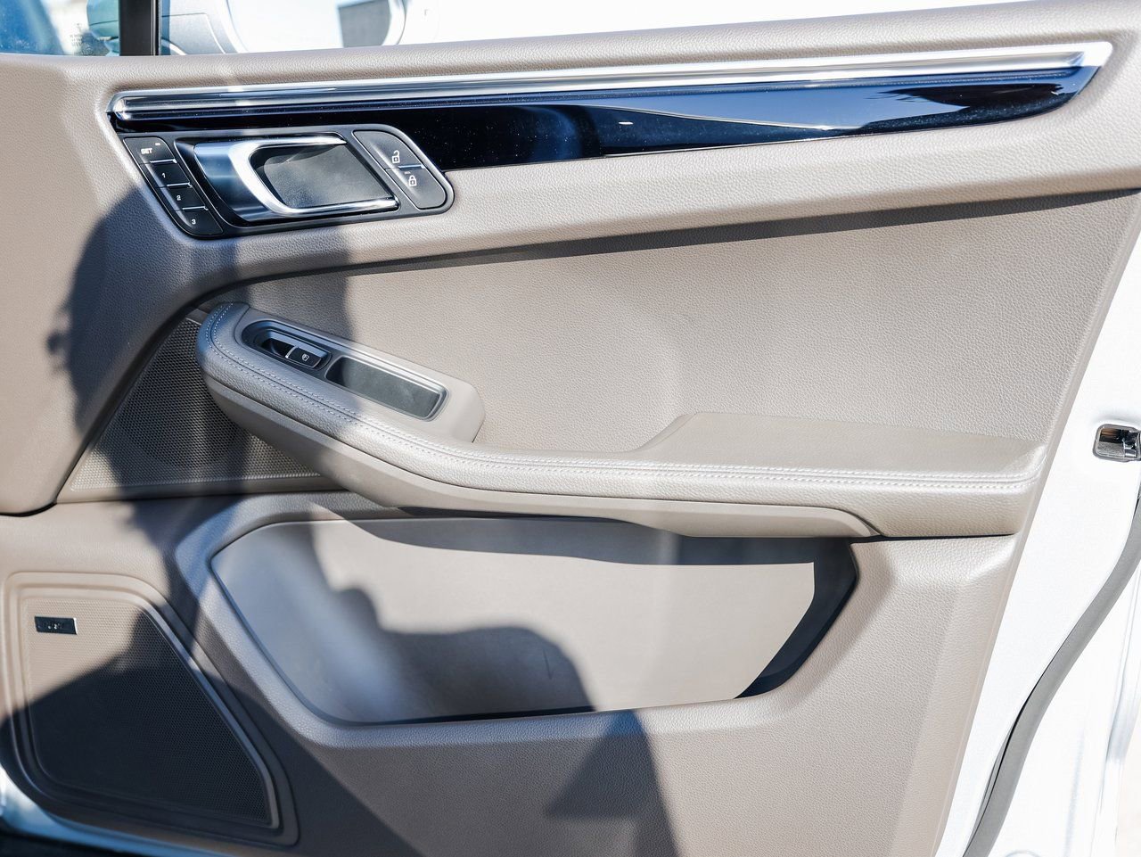 Certified 2025 Porsche Macan image 26