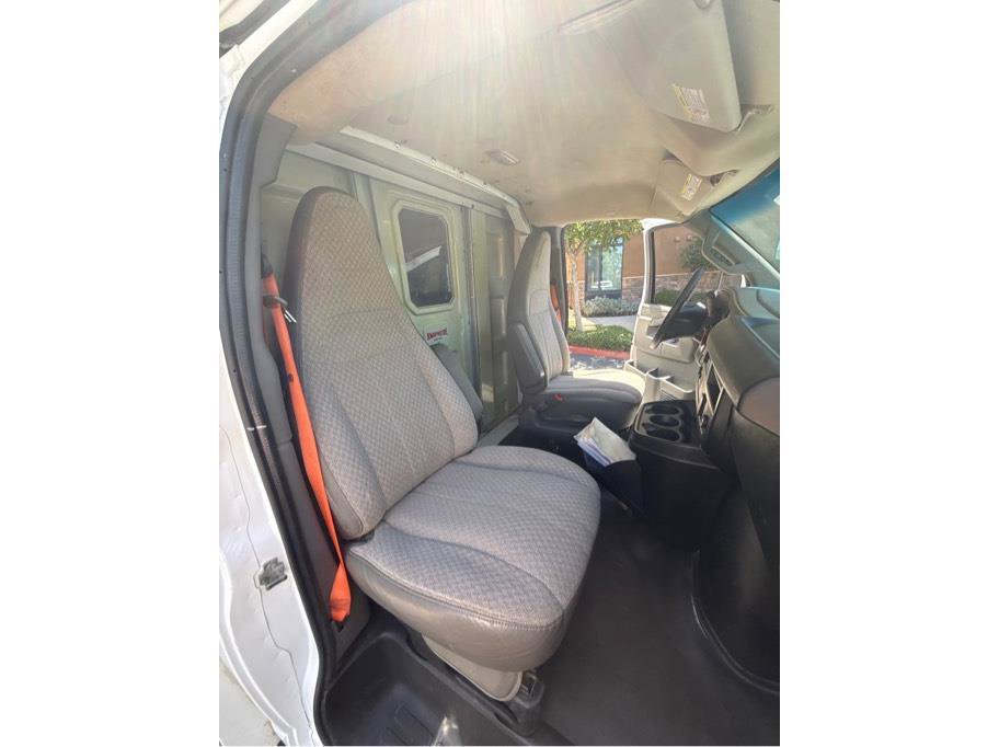 Used 2017 Chevrolet Express 3500 RWD image 17