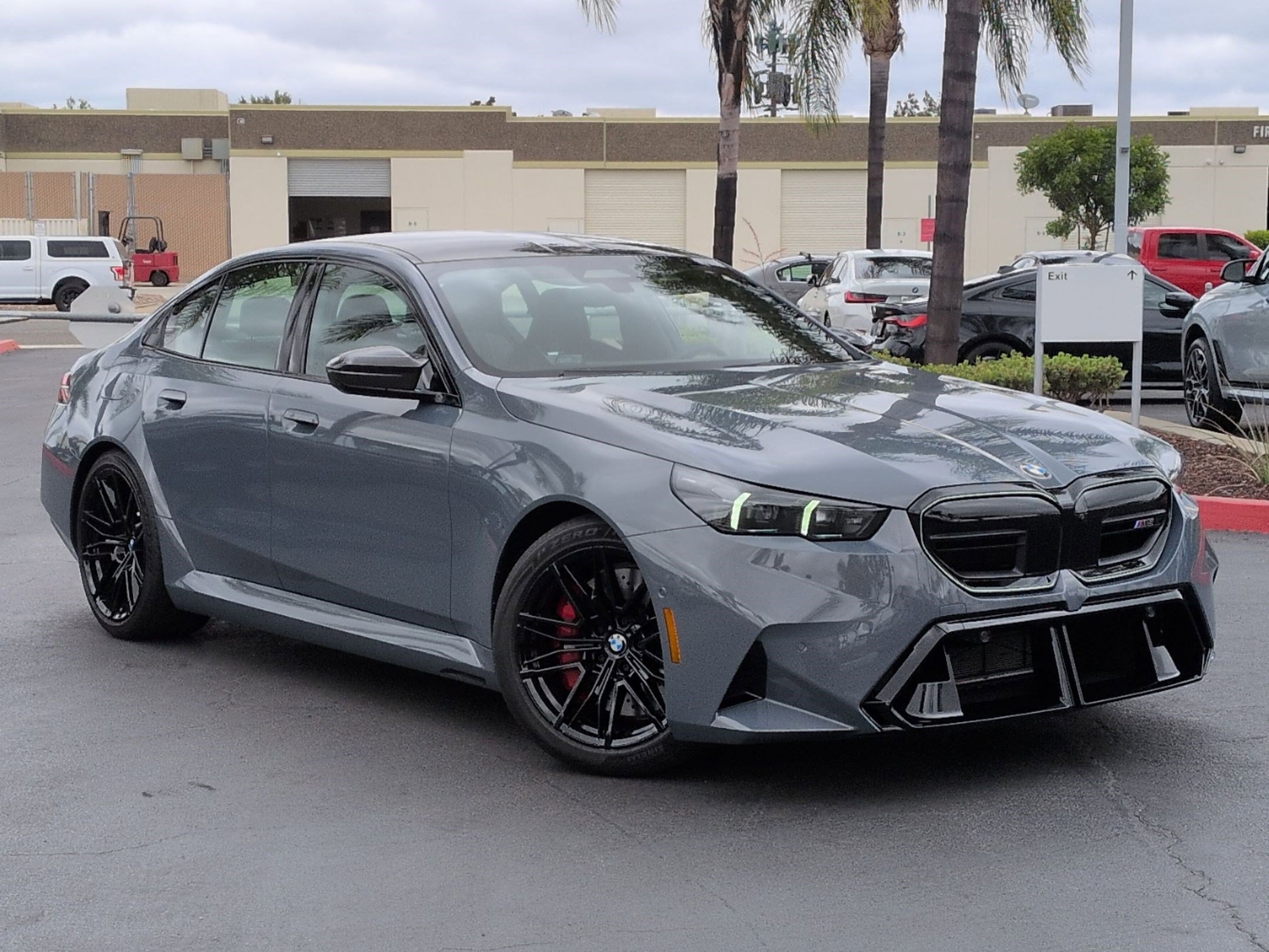Used 2025 BMW M5 w/ Carbon Package AWD/4WD image 2