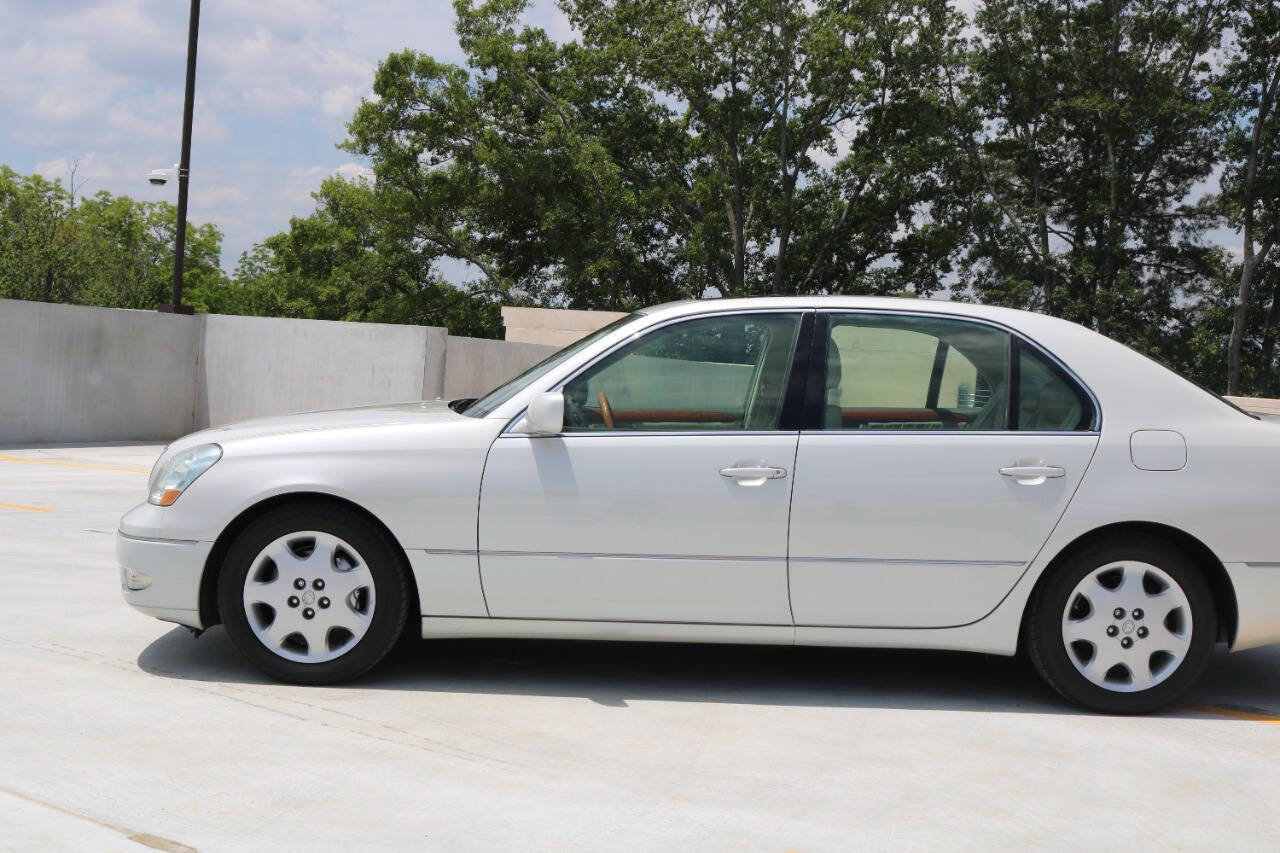 Used 2001 Lexus LS 430 RWD image 25