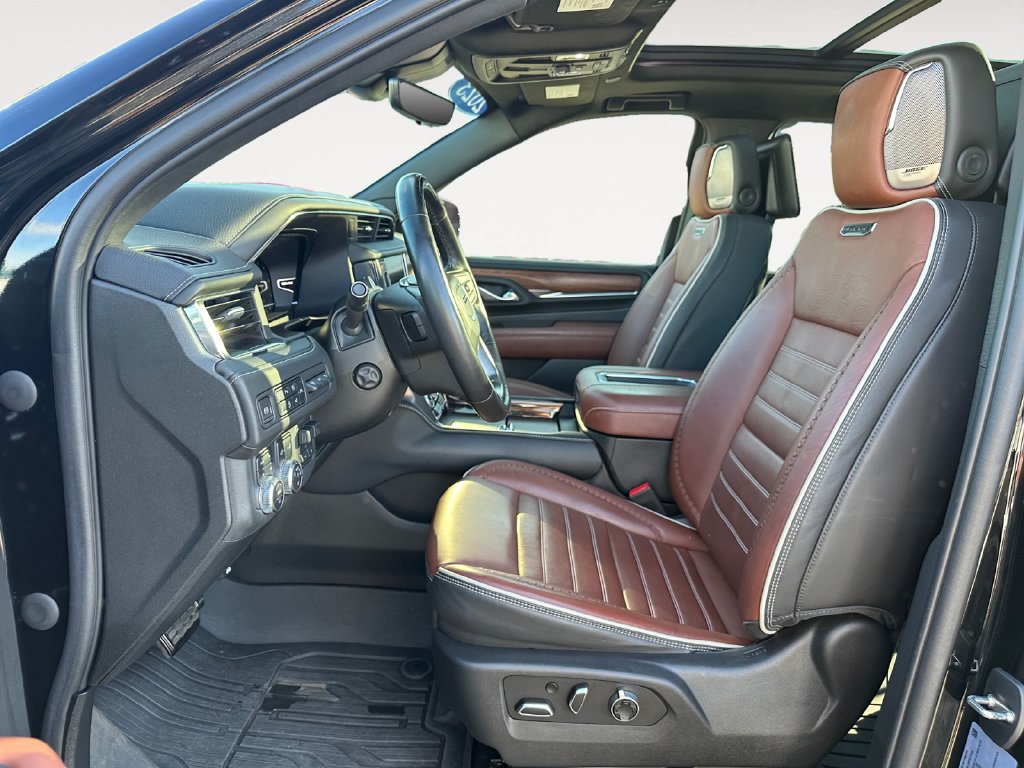 Used 2023 GMC Yukon XL Denali Ultimate AWD/4WD image 9