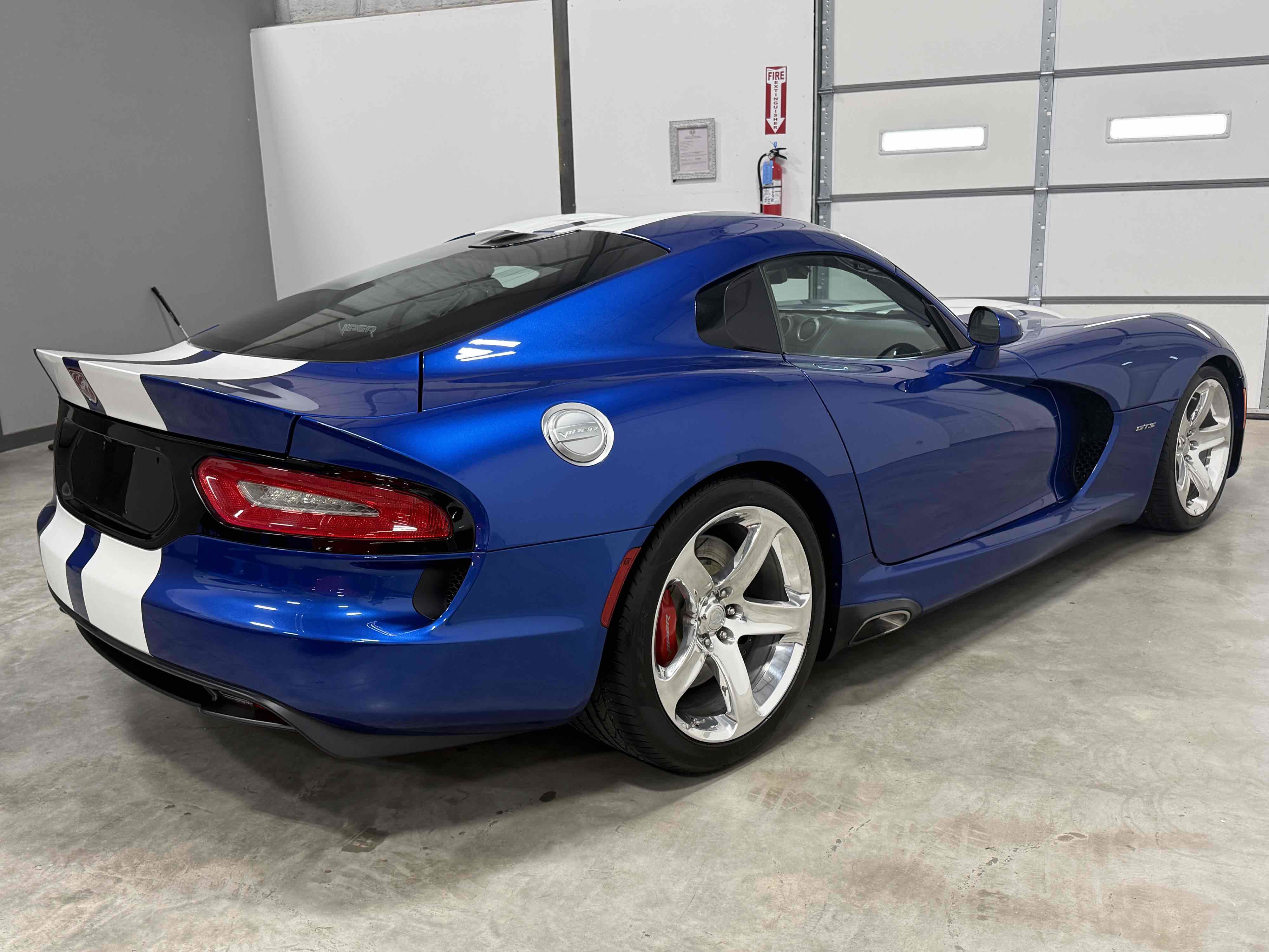 Used 2013 SRT Viper GTS w/ GTS Laguna Interior Pkg image 26