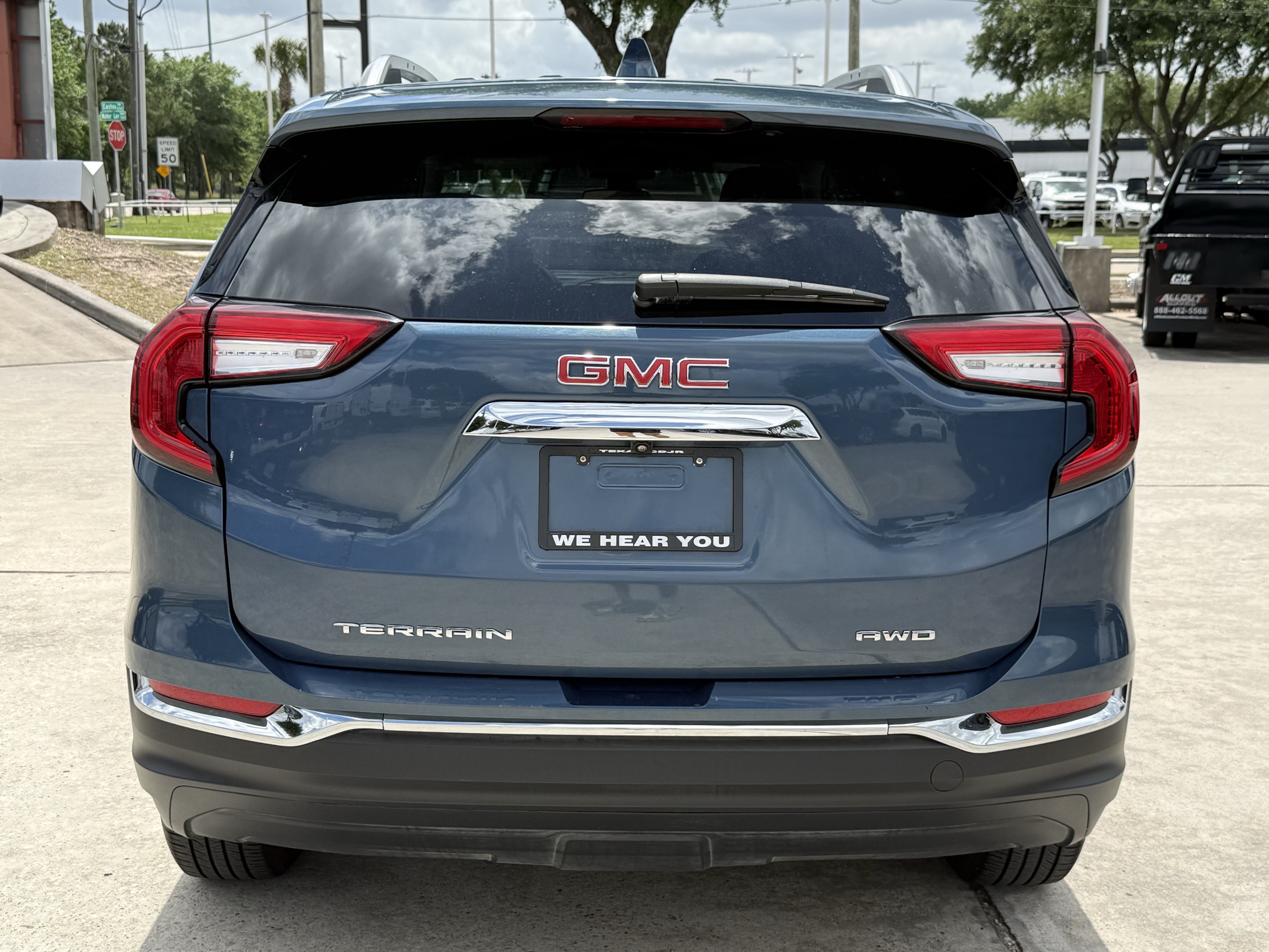 Used 2024 GMC Terrain SLT AWD/4WD image 6