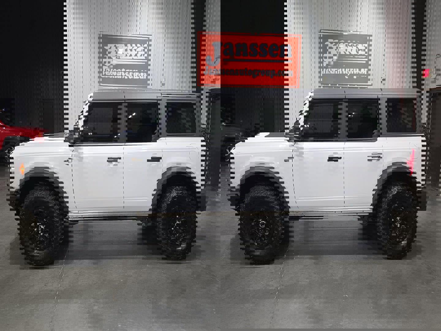 Used 2024 Ford Bronco Wildtrak image 2