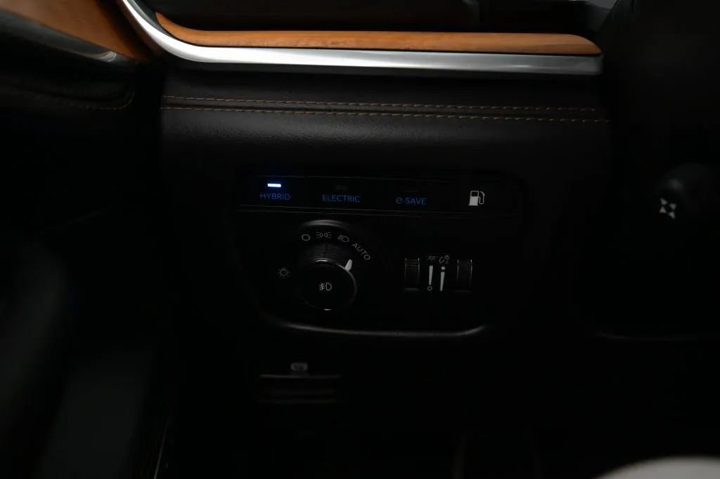 Used 2022 Jeep Grand Cherokee Summit AWD/4WD image 28