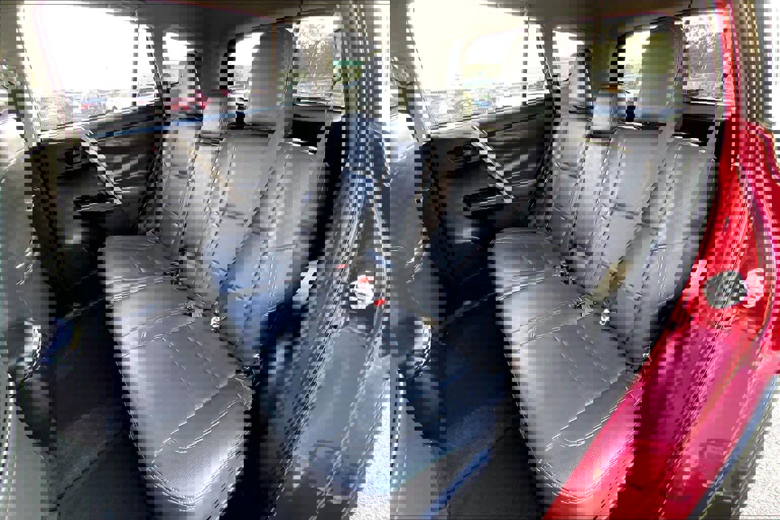 Used 2018 Toyota RAV4 LE image 19