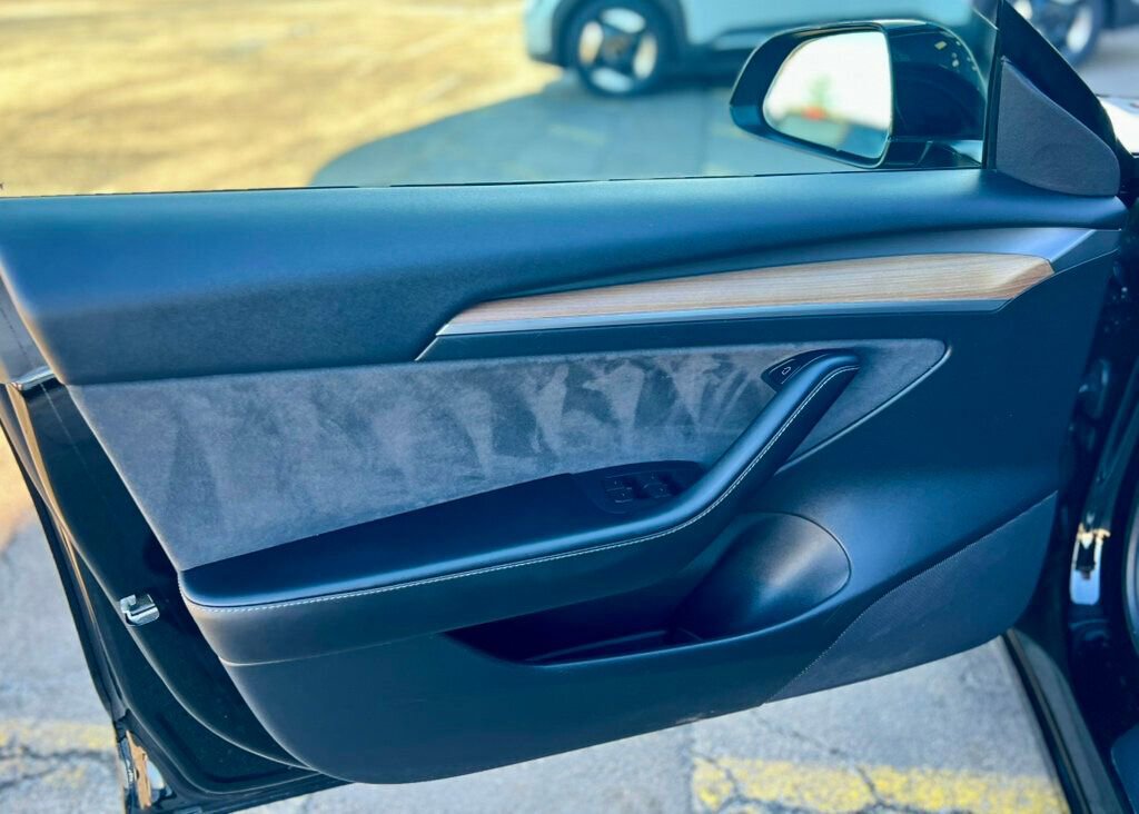 Used 2021 Tesla Model 3 Standard Range Plus image 12