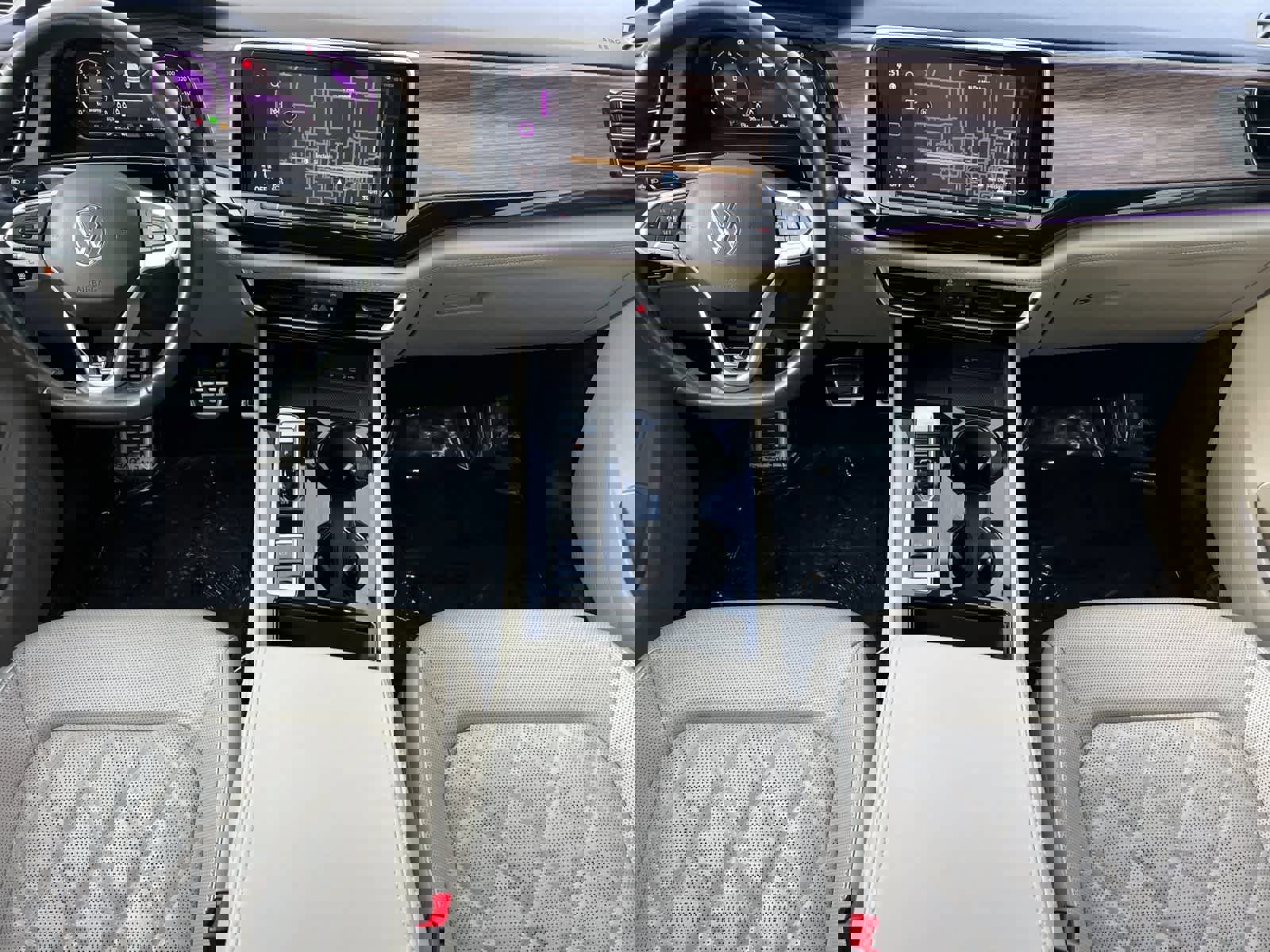 Used 2024 Volkswagen Atlas SEL Premium R-Line image 4