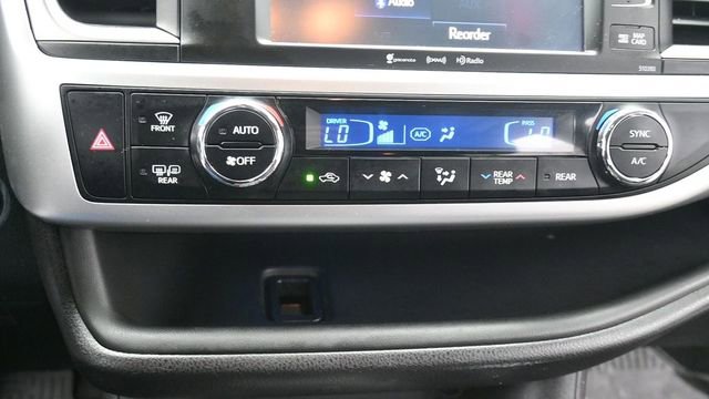 Used 2019 Toyota Highlander SE w/ Nightshade Edition AWD/4WD image 27
