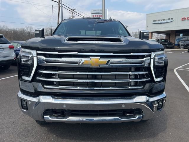 Used 2025 Chevrolet Silverado 2500 LTZ w/ LTZ Premium Package AWD/4WD image 36