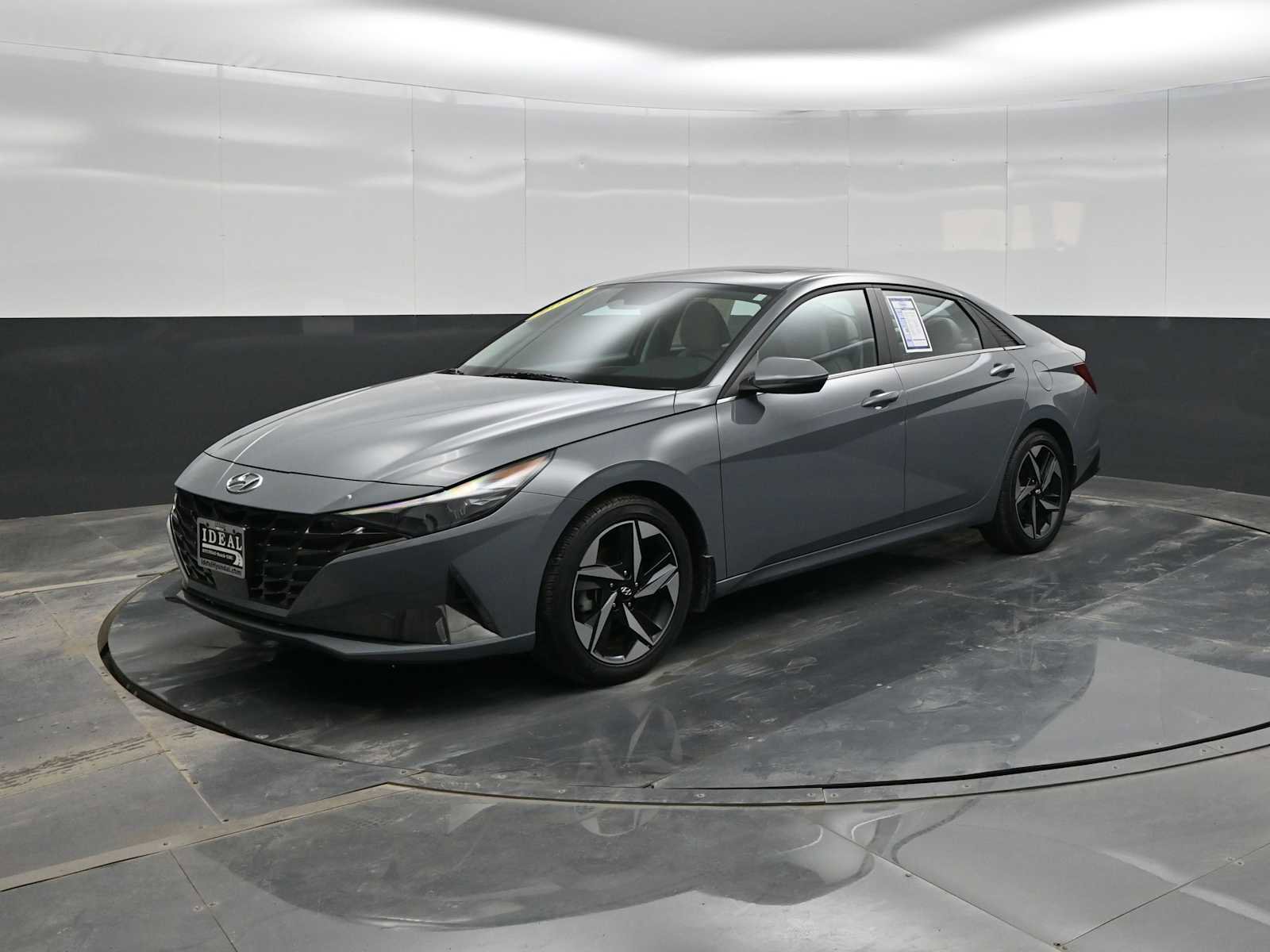 Used 2023 Hyundai Elantra Limited image 4