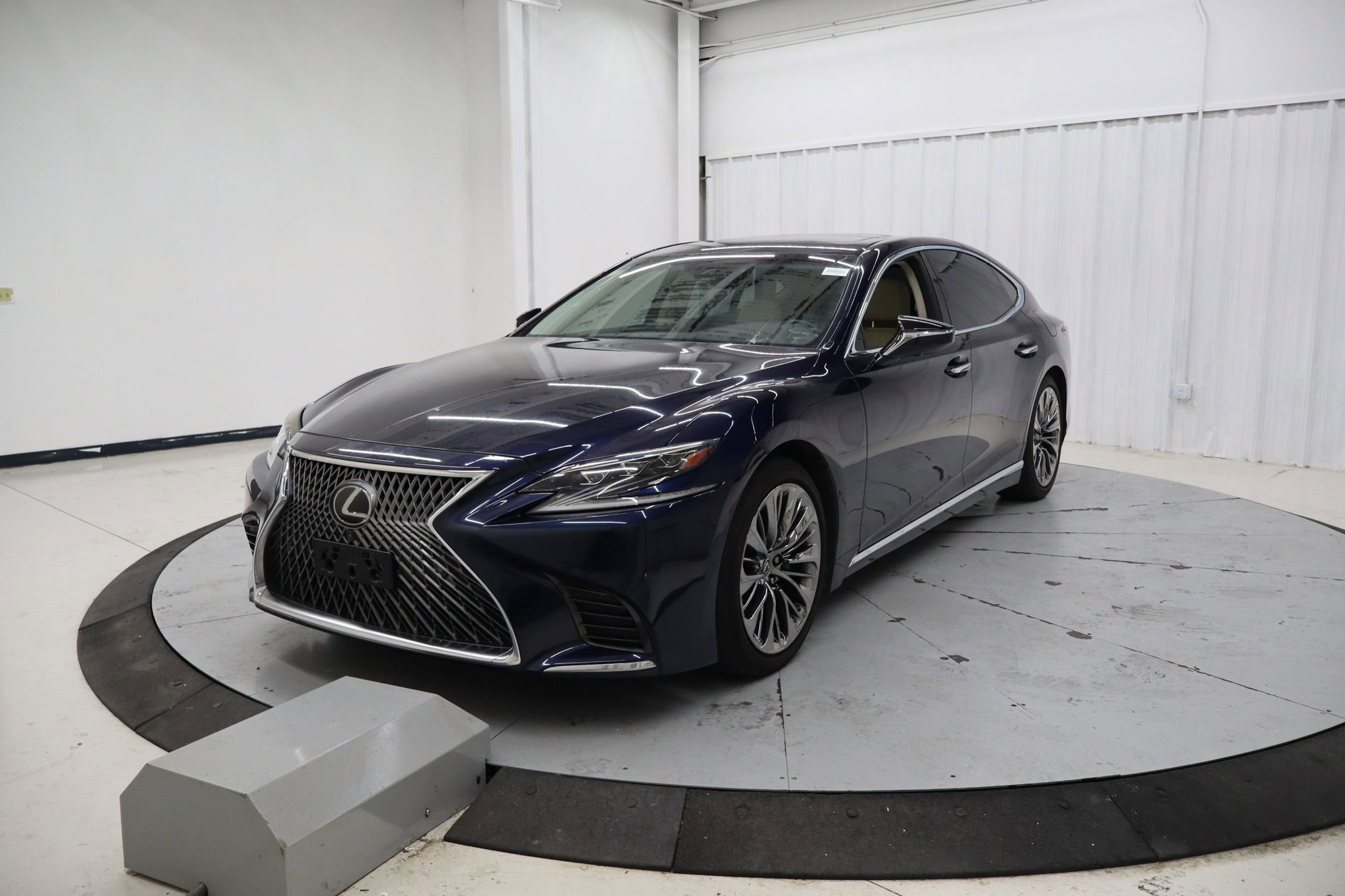 Used 2020 Lexus LS 500 w/ Interior Upgrade Package image 10