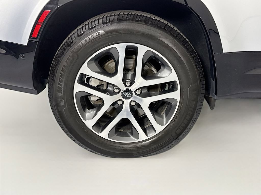 Used 2024 Land Rover Defender 130 X-Dynamic SE image 34