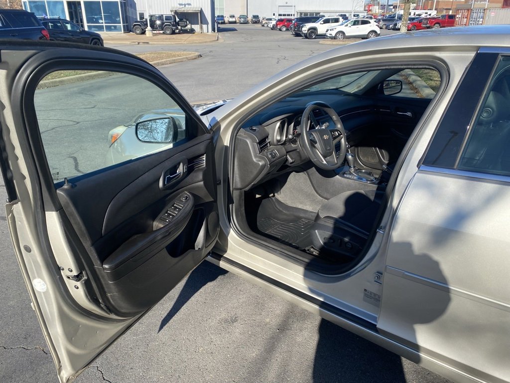 Used 2016 Chevrolet Malibu LT w/ Power Convenience Package image 9