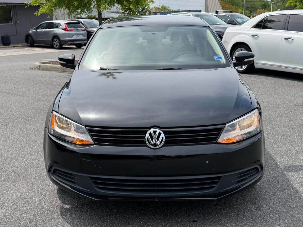 Used 2011 Volkswagen Jetta SE FWD image 2