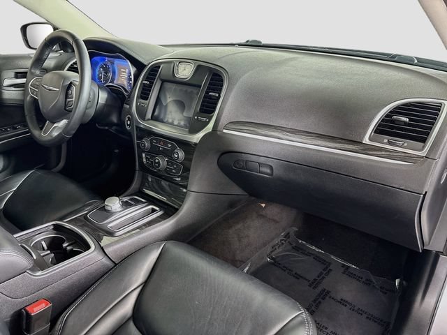 Used 2017 Chrysler 300 Touring w/ Value Package RWD image 31