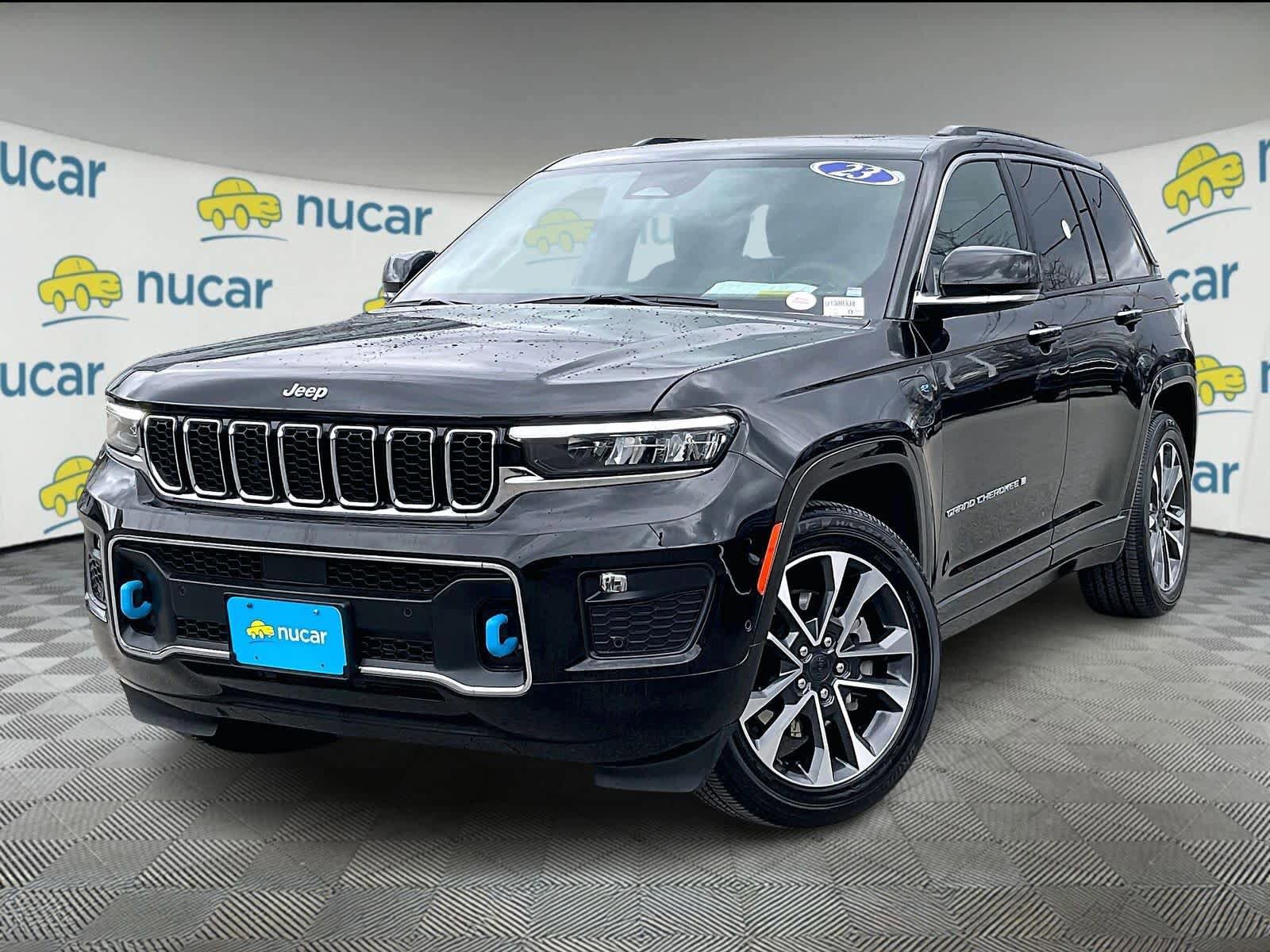 Used 2023 Jeep Grand Cherokee Overland w/ Luxury Tech Group IV AWD/4WD image 3
