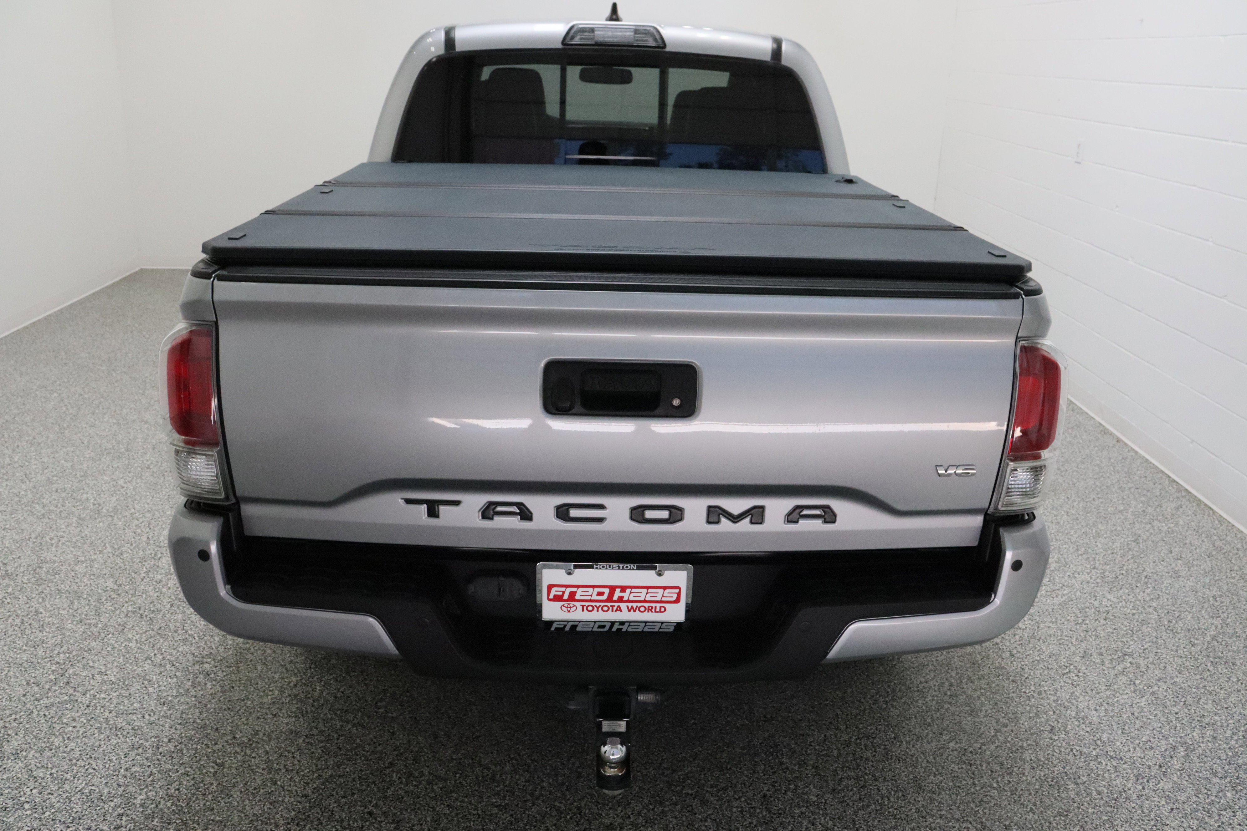 Used 2017 Toyota Tacoma Limited w/ Tow Package image 8