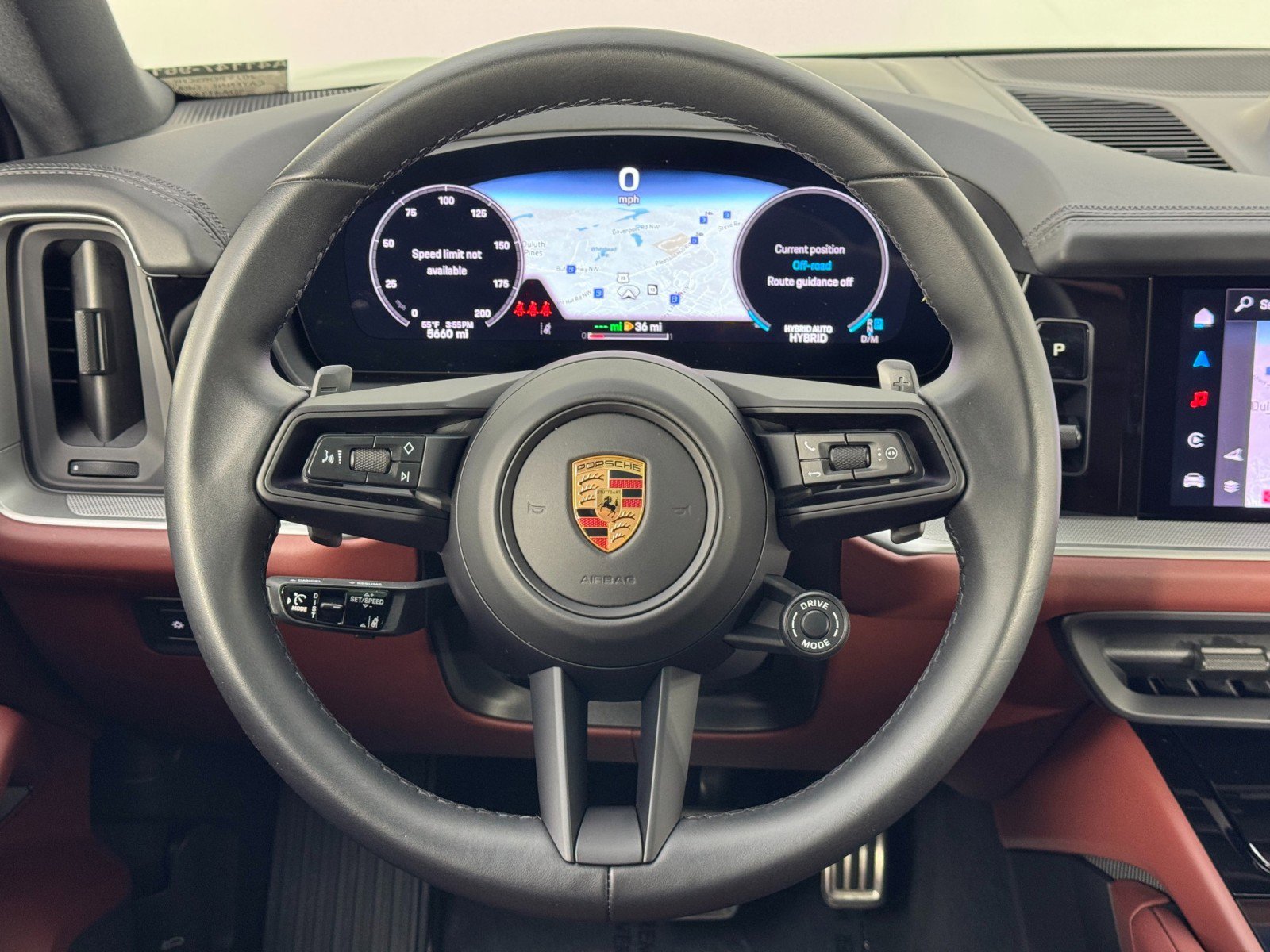 Used 2025 Porsche Cayenne S image 21