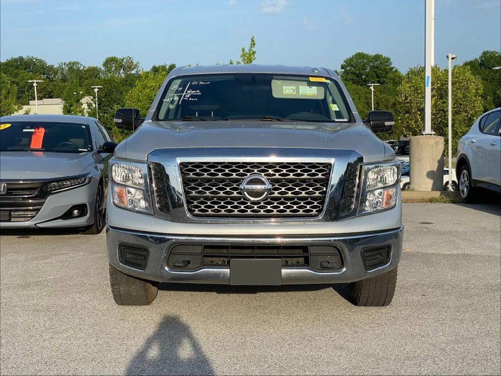 Used 2018 Nissan Titan SV AWD/4WD image 2