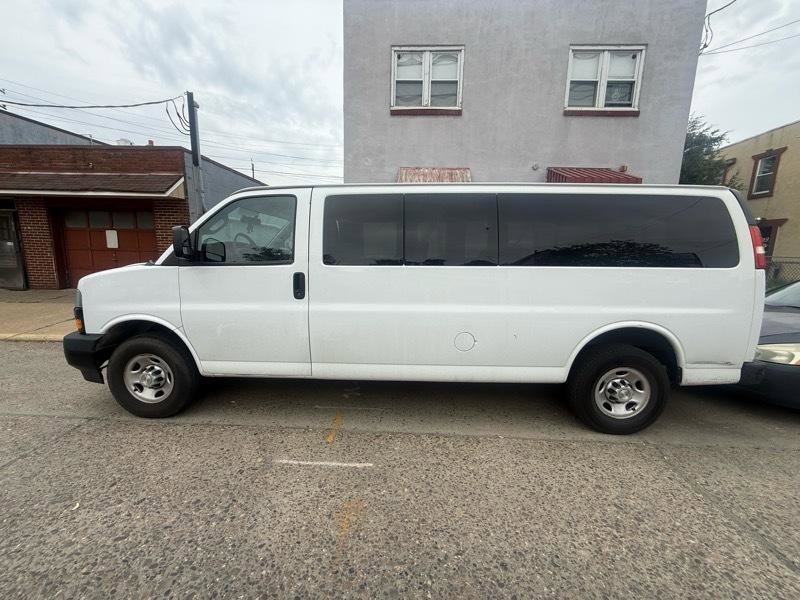 Used 2023 Chevrolet Express 3500 LS RWD image 1