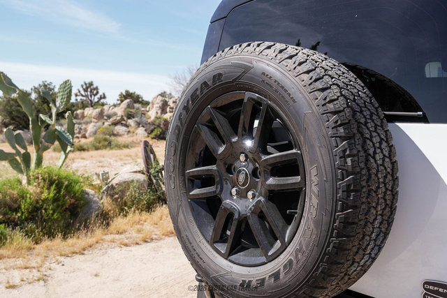 Used 2023 Land Rover Defender 90 X-Dynamic SE image 94