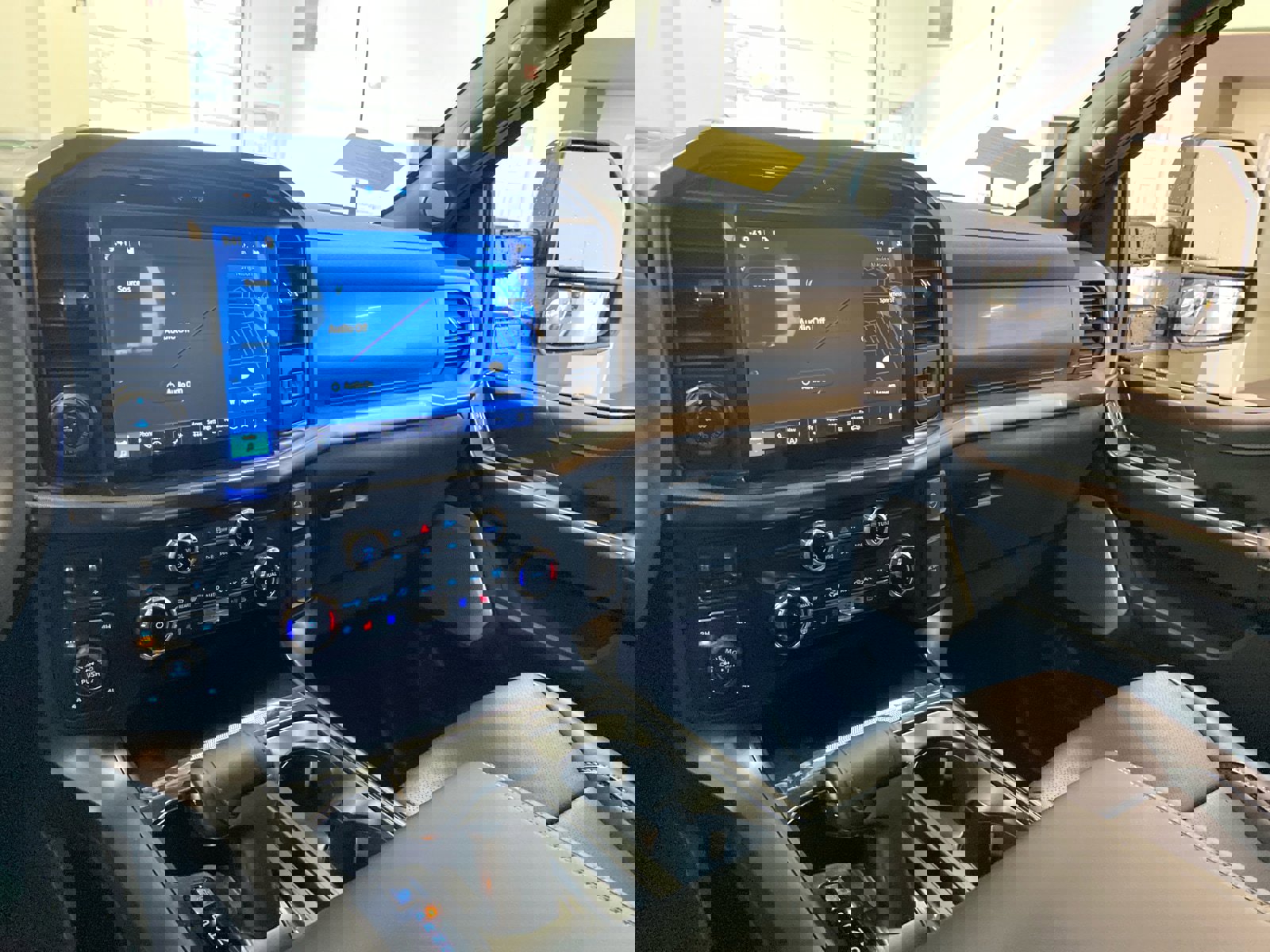 New 2026 Ford F150 Lariat w/ Equipment Group 502A High image 12