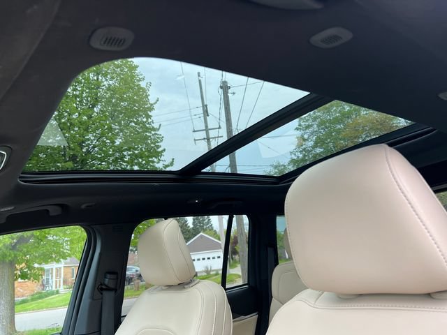 Used 2024 Jeep Grand Cherokee Limited w/ Luxury Tech Group II AWD/4WD image 9