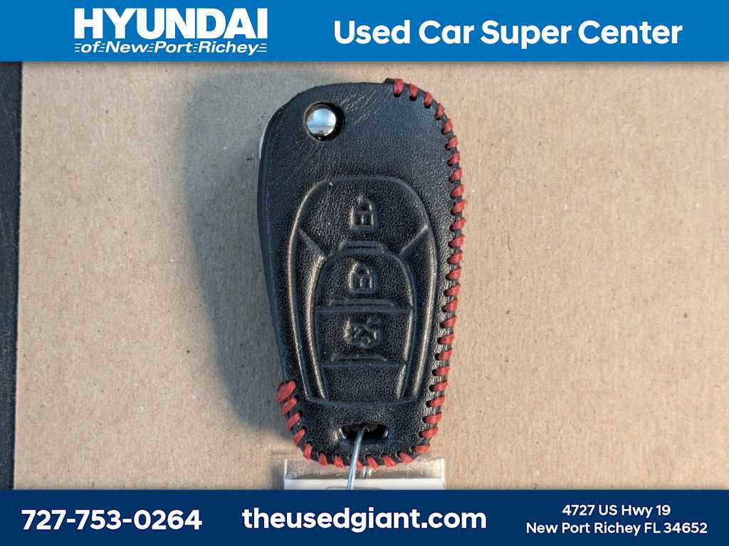 Used 2025 Chevrolet Trax LS FWD image 34