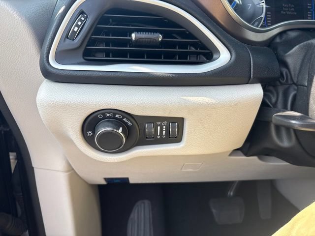 Used 2023 Chrysler Voyager LX FWD image 15