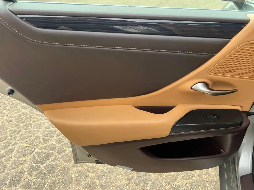 Used 2019 Lexus ES 350 w/ Premium Package FWD image 24