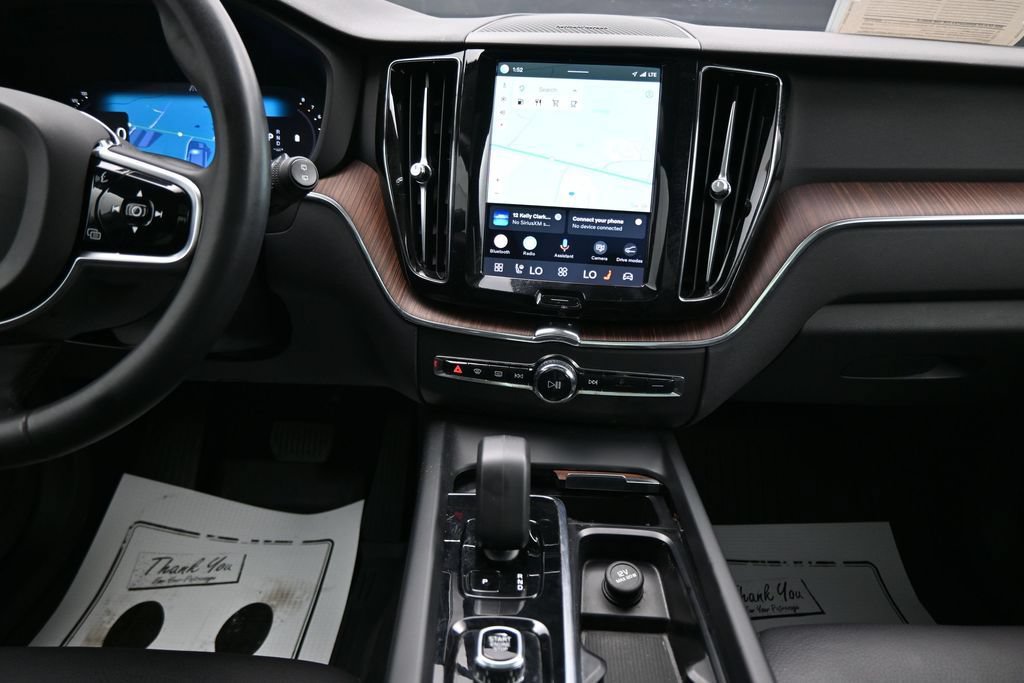Used 2023 Volvo XC60 B5 Plus w/ Climate Package AWD/4WD image 17