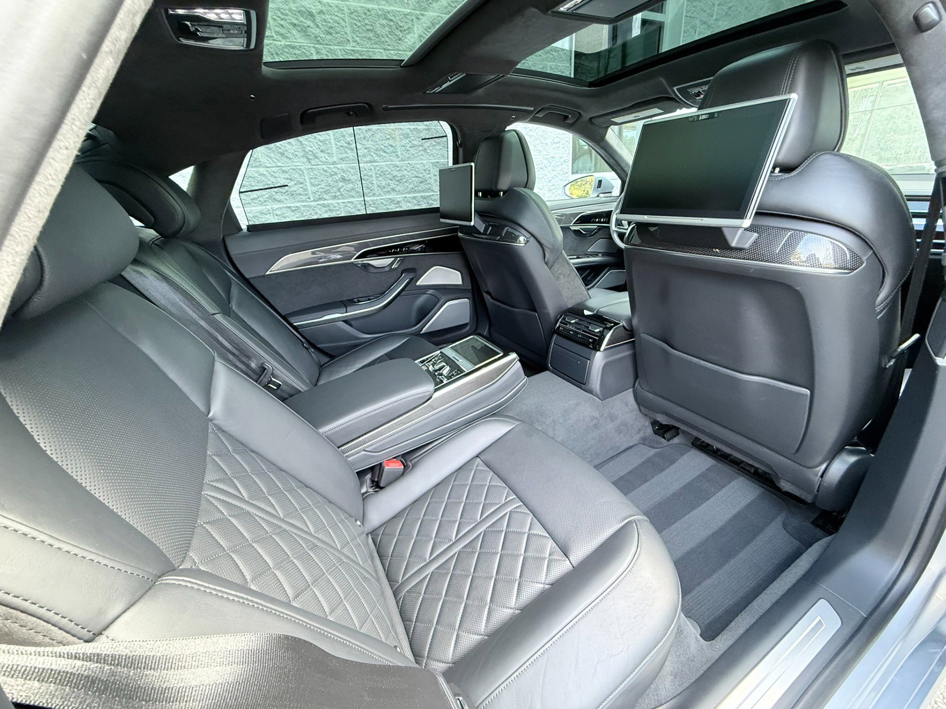 Used 2020 Audi S8 L image 65