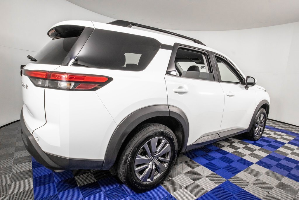 Used 2025 Nissan Pathfinder SV image 5