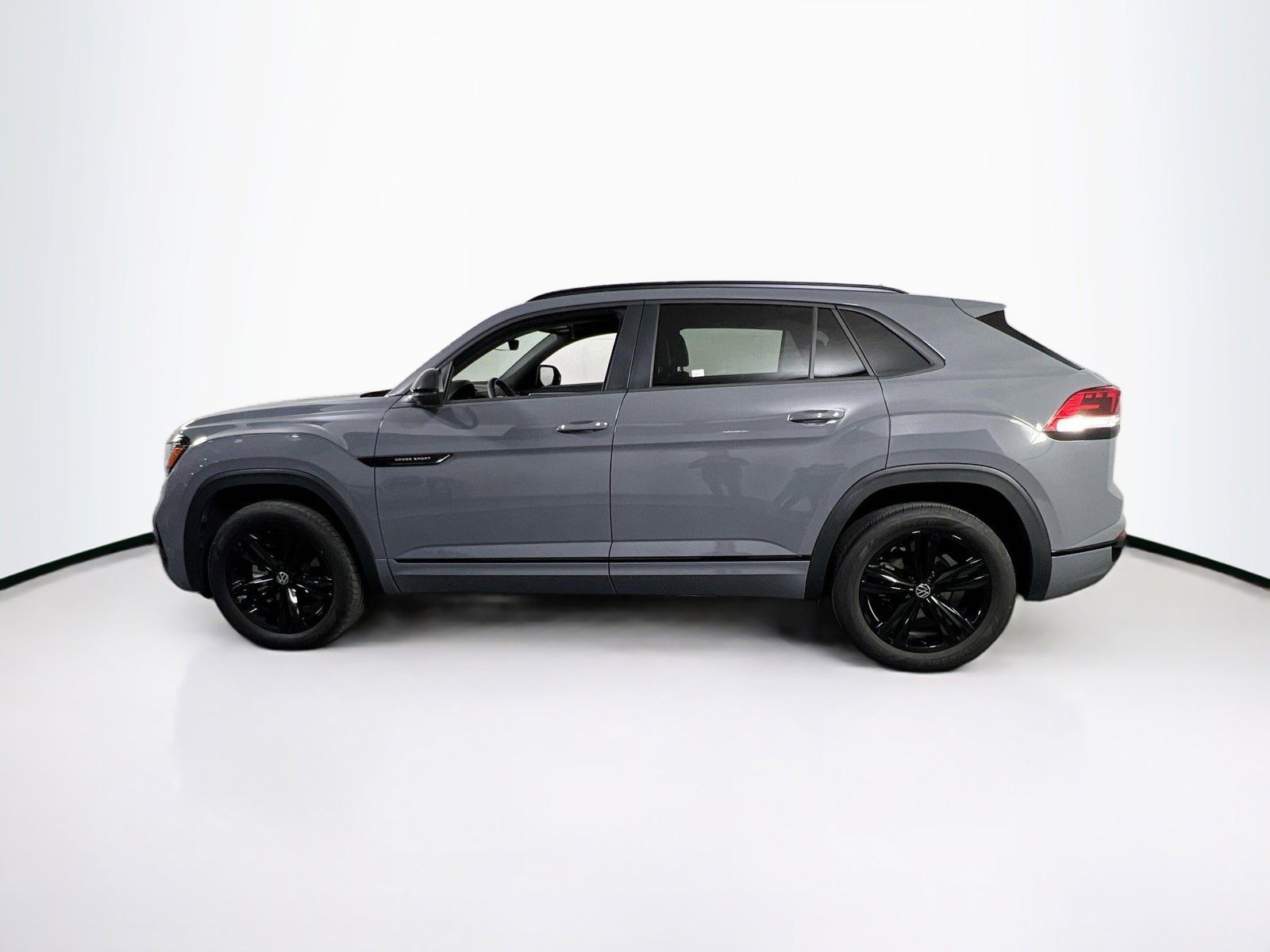 Used 2023 Volkswagen Atlas Cross Sport SEL R-Line image 8